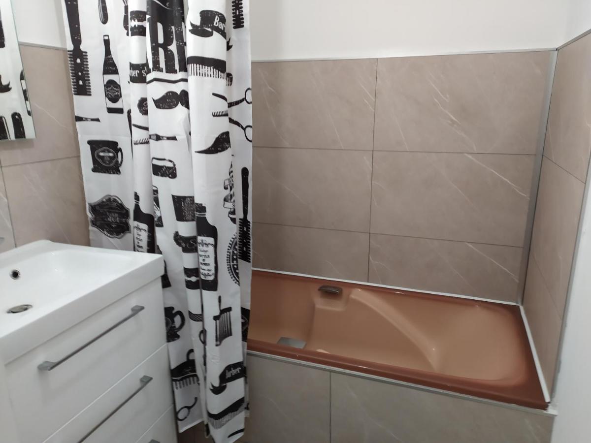Wilton Apartment Dinan Luaran gambar